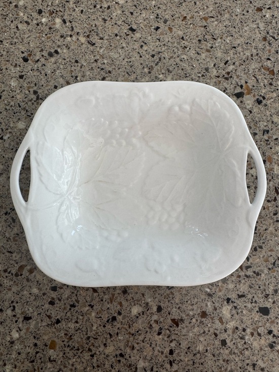 Wedgwood Other - Wedgwood Strawberry and Vine Bone China Serving Candy Dish